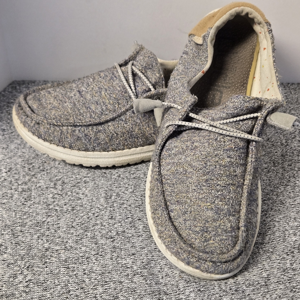 Hey Dude Women's Textured Gray Loafers. Size 6